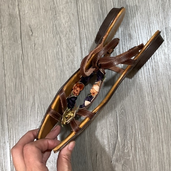 Chocolat Blu Flat Wrap Ankle Brown Leather Multicolor Floral Sandals size. 8.5 - Picture 5 of 11